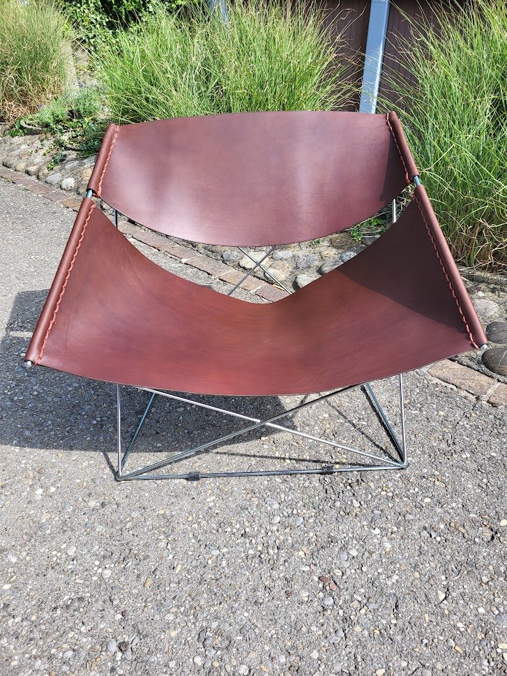 Butterfly Lounge Chair mit neuem dunkelbraunem Volleder-Bezug, Frontansicht